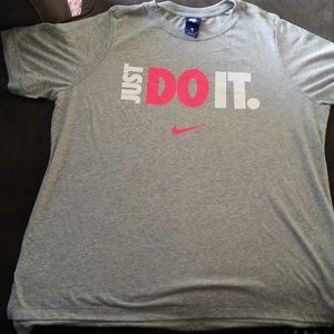 Nike womens t shirt
